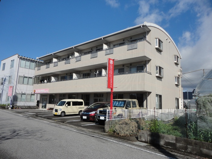 カトゥル セゾン札場の外観|建物外観