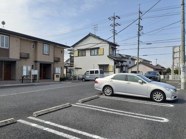 アロッジオの駐車場|駐車場があるので、車を買う予定の方も安心です