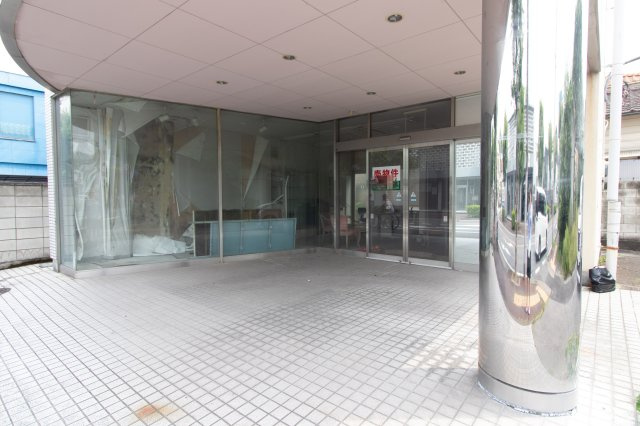 足利市旭町の店舗のエントランス