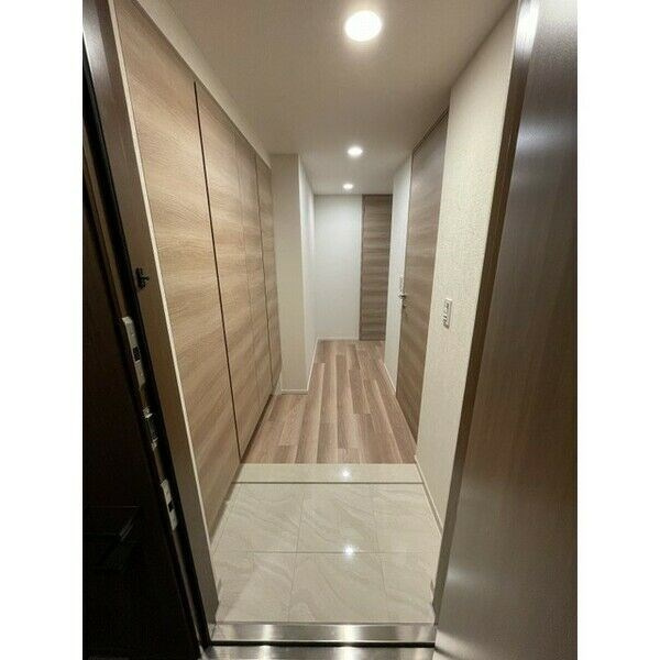 ローレルタワー堺筋本町の玄関
