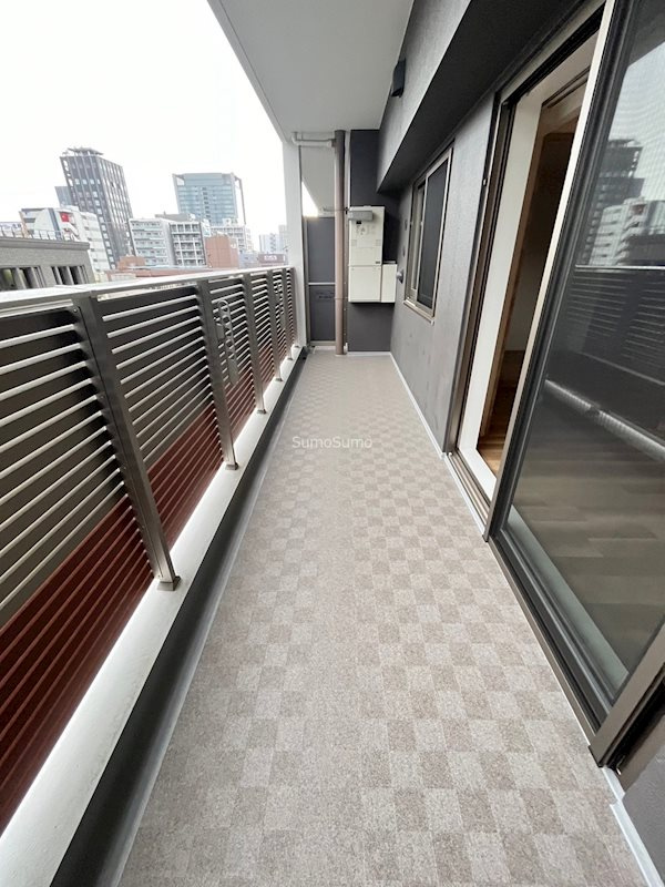 ローレルタワー堺筋本町のバルコニー