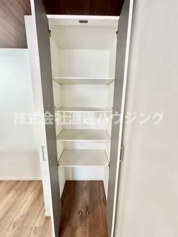 高槻市淀の原町一戸建の収納