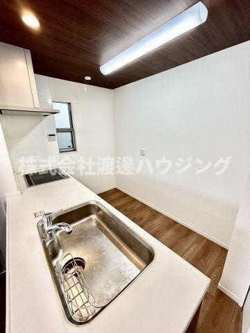 高槻市淀の原町一戸建のキッチン