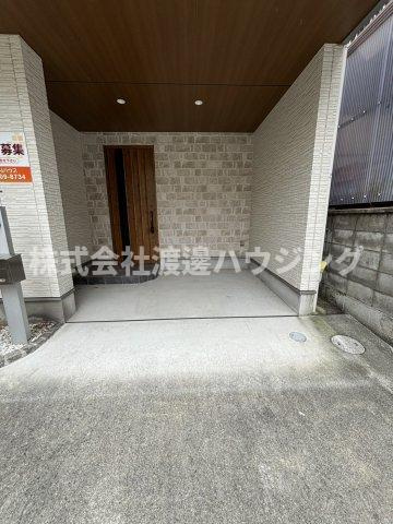 高槻市淀の原町一戸建の駐車場