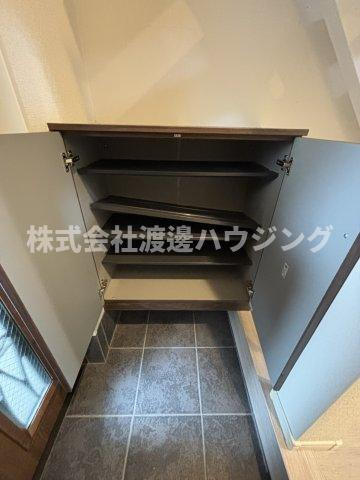 高槻市淀の原町一戸建の収納