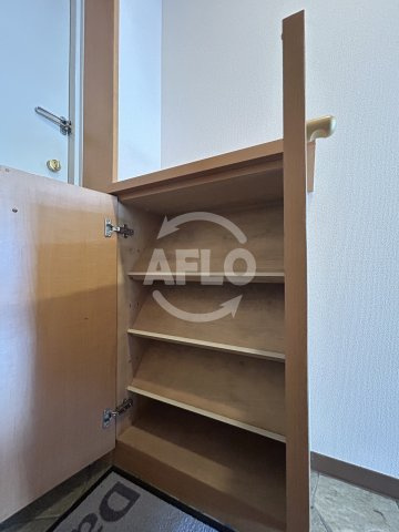 ドミール関大前の内装|シューズボックス