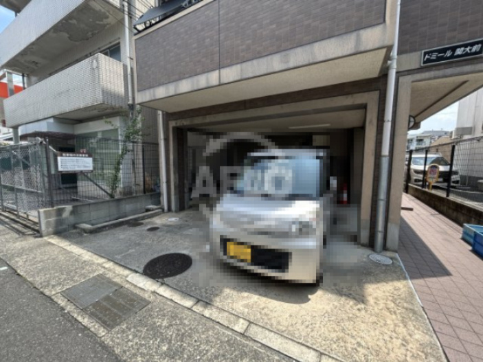 ドミール関大前の駐車場|駐車場