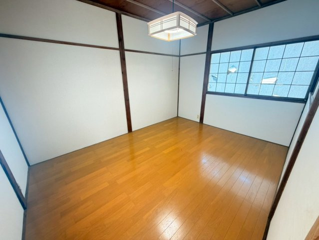 柏崎市米山台レントハウスの居間・リビング