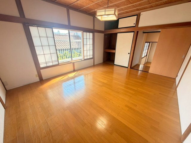 柏崎市米山台レントハウスの居間・リビング