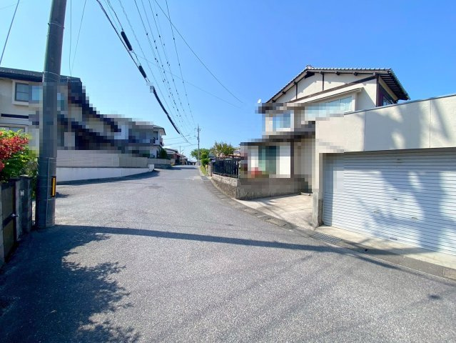 旗ヶ崎5丁目売土地（更地）の前面道路含む現地写真|主要幹線道路から約5ｍ前後の道路で対象地までアクセス可能になります。