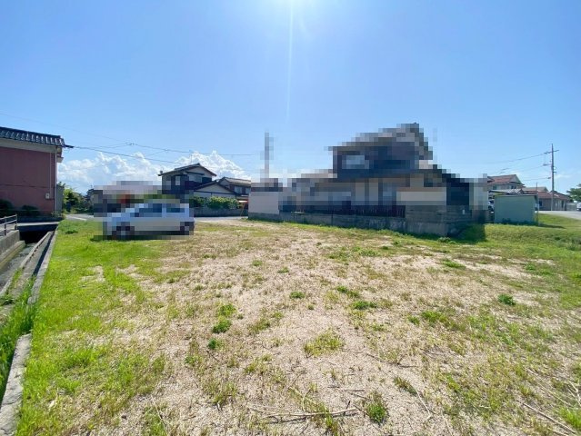 旗ヶ崎5丁目売土地（更地）の外観|南西方向の写真になります。周辺には高い建物が少なく日当たり良好の環境になります。