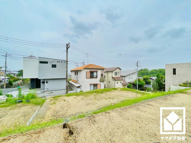 西宮市仁川町６丁目の外観|六甲山のふもとに位置する緑に囲まれた穏やかな住宅地。落ち着いた雰囲気の中でゆとりある毎日をお過ごしいただけます。自然を身近に感じながら暮らせる環境です。