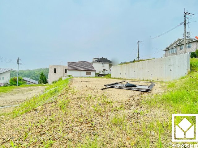 西宮市仁川町６丁目の外観|六甲山のふもとに位置する緑に囲まれた穏やかな住宅地。落ち着いた雰囲気の中でゆとりある毎日をお過ごしいただけます。自然を身近に感じながら暮らせる環境です。