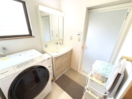 小川町みどりが丘４丁目　中古戸建の脱衣所|綺麗な洗面脱衣室です