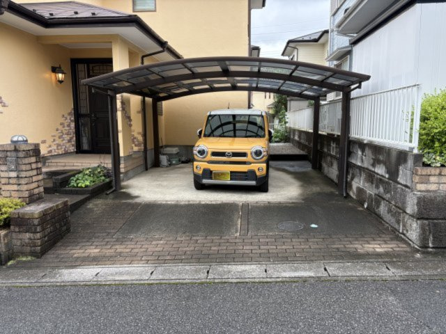 小川町みどりが丘４丁目　中古戸建の駐車場|車種により２台駐車可能