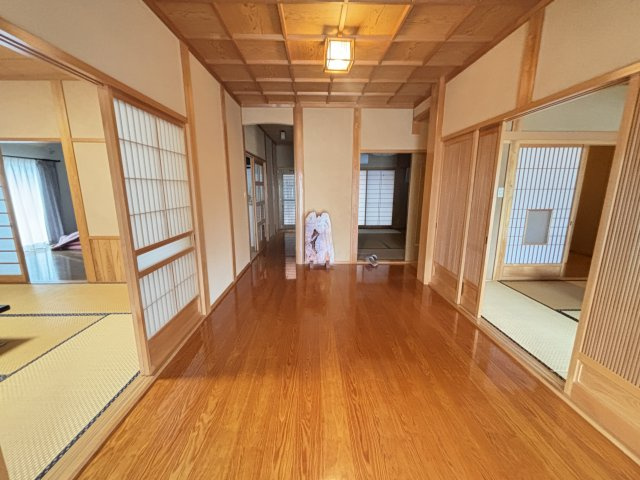 八幡町貸家