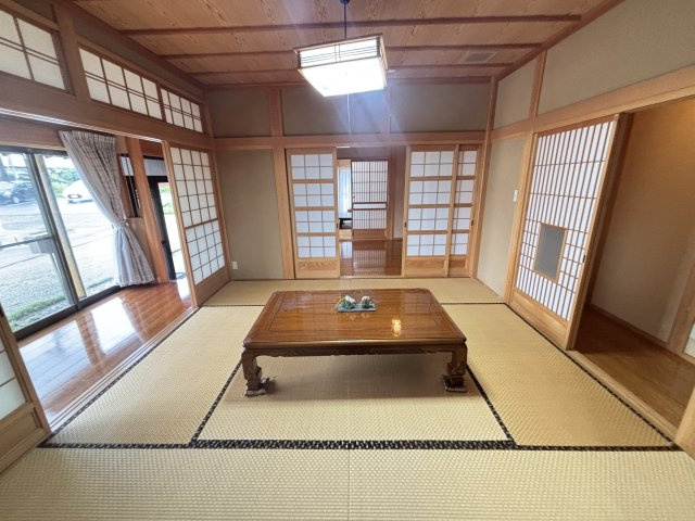 八幡町貸家