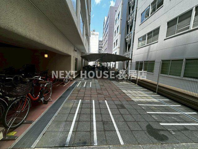 天満橋グリーンコーポラスの駐車場