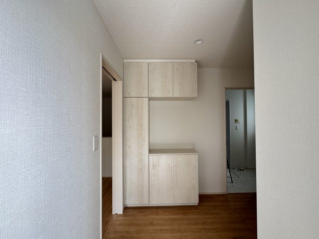 宜野湾市嘉数（全8棟）B号棟の玄関|B号棟　十分な収納付き玄関♪