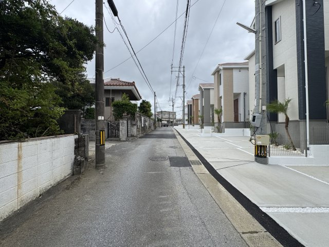 宜野湾市嘉数（全8棟）B号棟の前面道路含む現地写真|※北東側公道3.5m♪