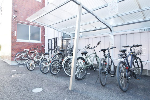 【駐輪場】 | パラスト青葉台 | 自転車置き場。マンションの共用部にあたります。空きの有無や駐輪料金、各戸の台数制限などについては、改めてお問い合わせください。～即日のご見学可能～　お問合せはお気軽にどうぞ。