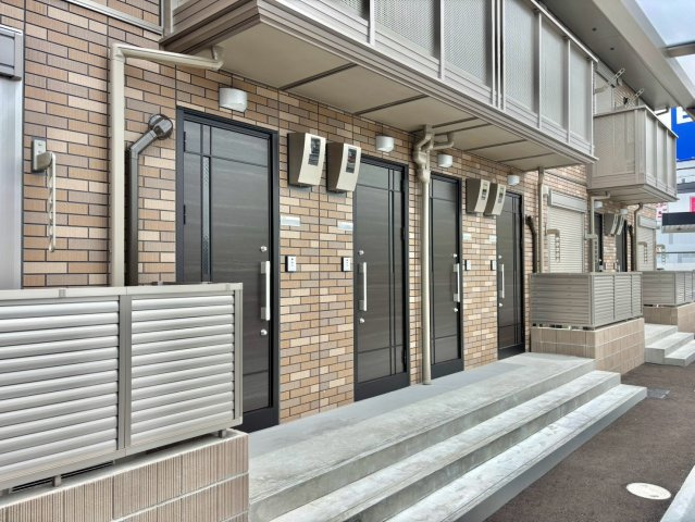 ハイムレトア飾東 C棟のエントランス