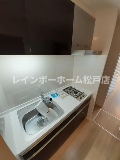 柏市今谷上町のアパートのキッチン|コンパクトなキッチンで掃除もラクラク