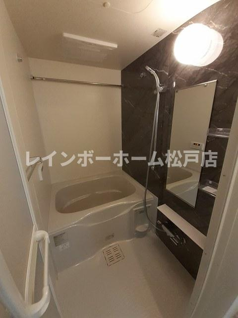 柏市今谷上町のアパートの浴室|お風呂で日々の疲れを落としましょう