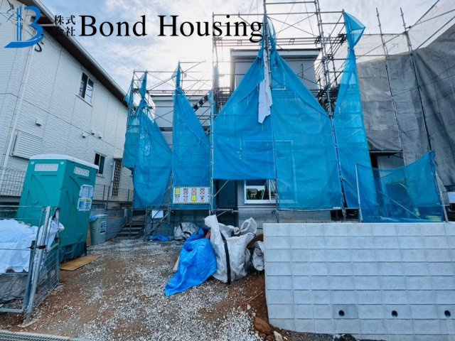JR魚住駅徒歩11分　駐車並列2台　魚住町錦が丘　新築戸建の前面道路含む現地写真