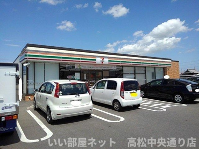 【周辺】 | カーサ・フェリーチェ　Ｒ－Ⅴ | セブンイレブン観音寺出作店まで900m