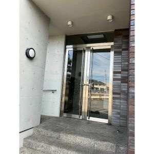 アンソレイエ勝川のエントランス