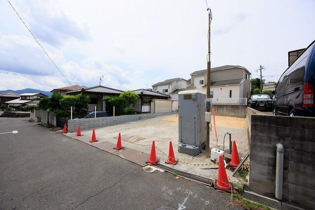 北九州市八幡西区泉ケ浦１丁目の新築一戸建の前面道路含む現地写真| 