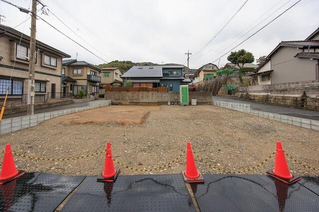 北九州市若松区宮丸１丁目の新築一戸建の前面道路含む現地写真| 