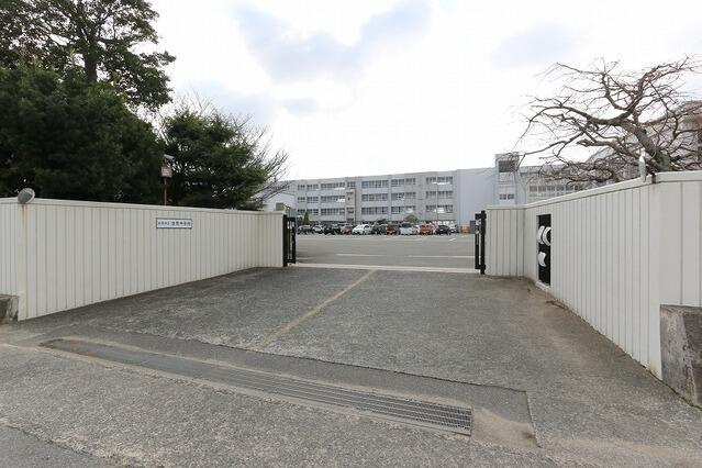 古賀市中央６丁目の新築一戸建の駐車場|古賀中学校まで1,200m 
