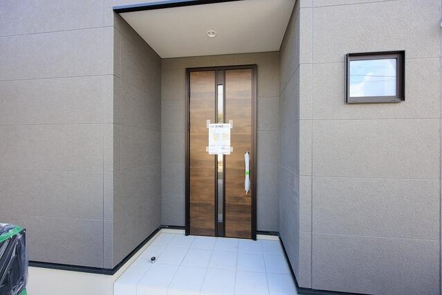 北九州市小倉南区中曽根６丁目の新築一戸建の玄関| 