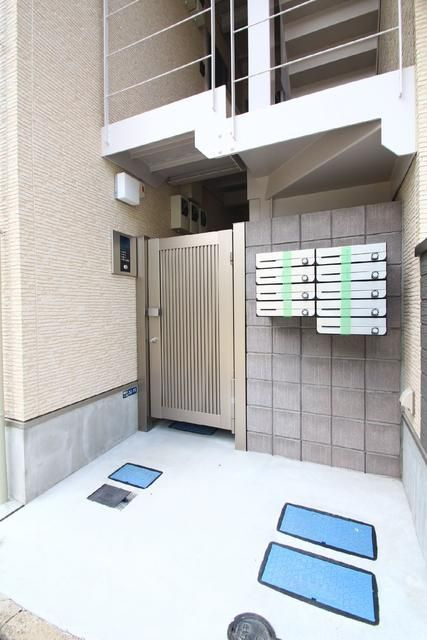 クルーセ西落合のエントランス