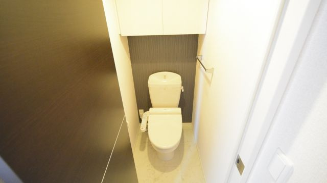 温水洗浄便座付きのトイレです♪