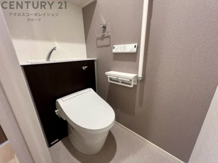 温水洗浄便座付きのトイレです♪
