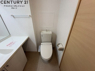 温水洗浄便座付きのトイレです♪