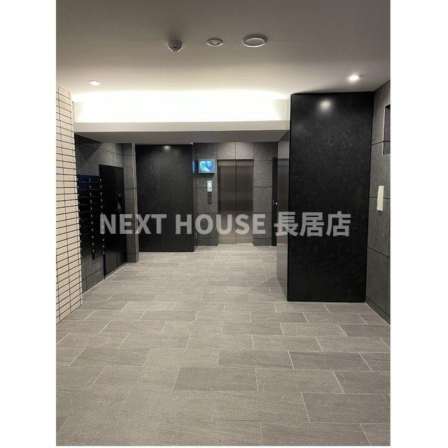 シーズンフラッツ大手前のエントランス