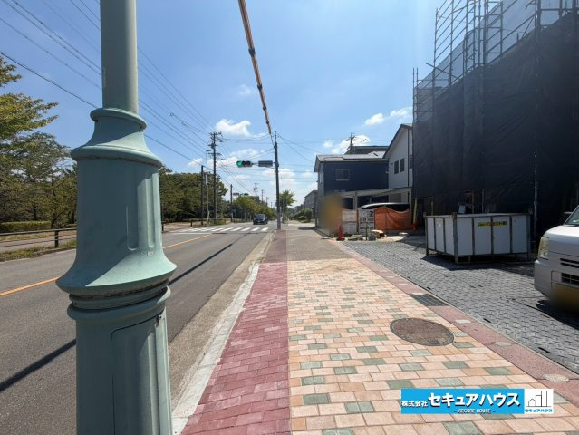 【同施工物件ご案内可能】知多市つつじが丘1丁目　全2棟の前面道路含む現地写真|事前予約にて現地ご見学いただけます！お気軽にお問い合わせください♪
■株式会社　セキュアハウス■
住宅ローンに強く、知識、経験豊富なスタッフ在籍
お客様に寄り添い、ご成約後もサポート致します。