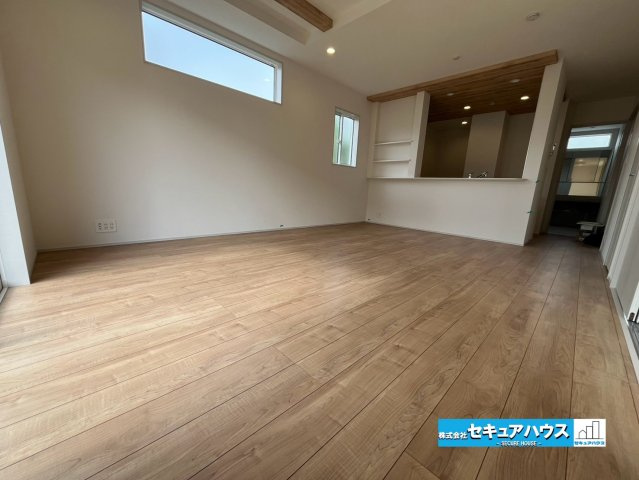 【今からご案内可能】知多市つつじが丘1丁目　全2棟の洋室|【LDK】
◆日当たりが良く温かい広々リビングは家族の団らんスペースになります。