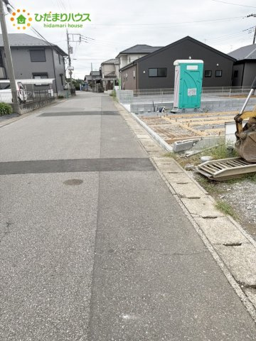 野田市木間ケ瀬1期　新築戸建　3号棟の前面道路含む現地写真|前面道路も幅が広いため車庫入れも安心です(^^)/							
