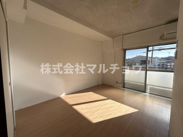 ヴィラナリー田辺　2の洋室|落ち着いた色調の洋室です
