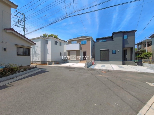 草加市両新田西町 新築分譲住宅 全3棟 1号棟の前面道路含む現地写真