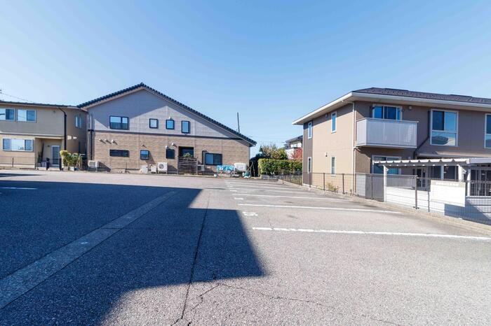 レジデンス横田南の駐車場