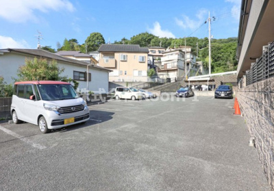 【駐車場】 | アビタシオン奈佐原Ａ棟 | 車をお持ちの方に嬉しい駐車場付きの物件です