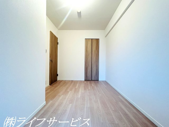 【洋室】 | ヴィルヌーブ東三国 | 洋室5.1帖／クローゼット有