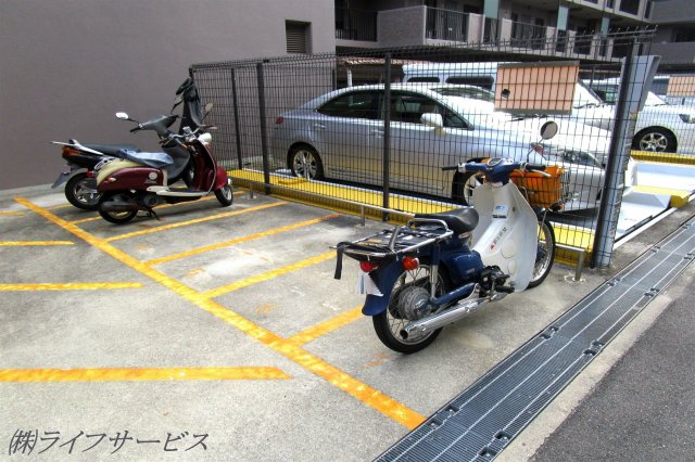 【その他共用部分】 | ヴィルヌーブ東三国 | バイク置場