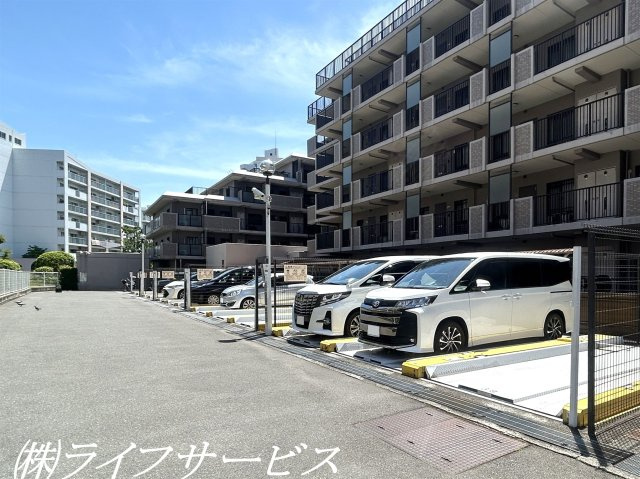 【駐車場】 | ヴィルヌーブ東三国 | 敷地内駐車場